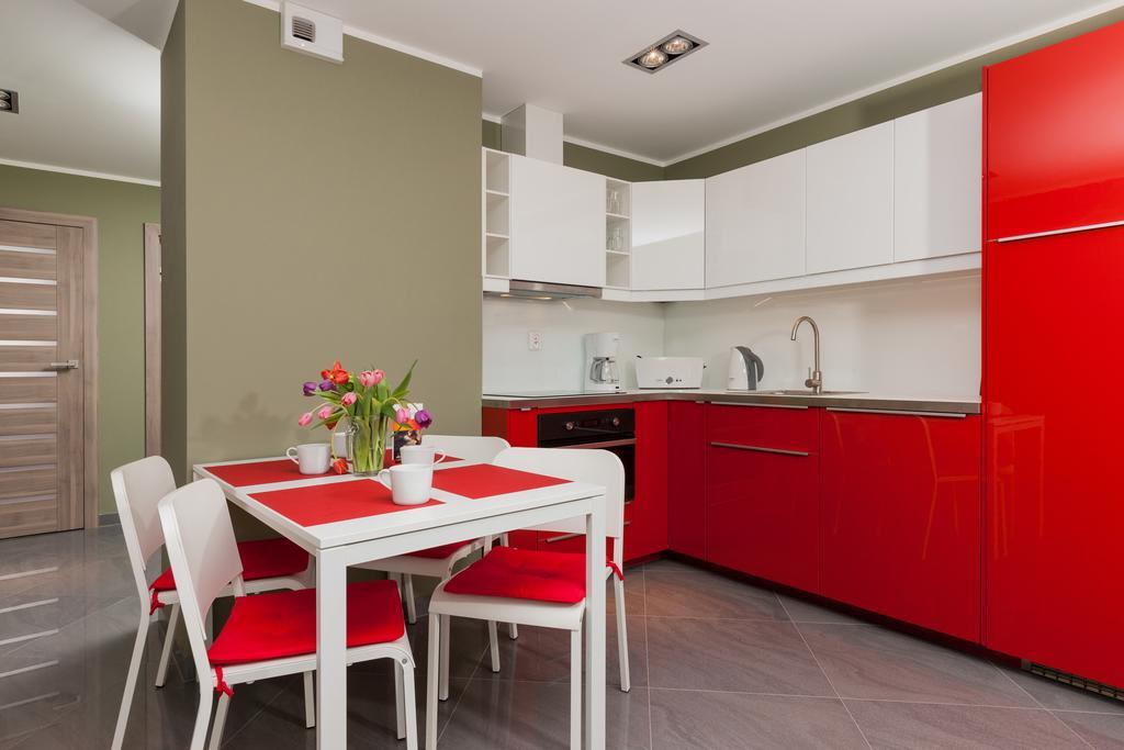 Jantar Apartamenty Deluxe Sea View كولوبرزيغ الغرفة الصورة